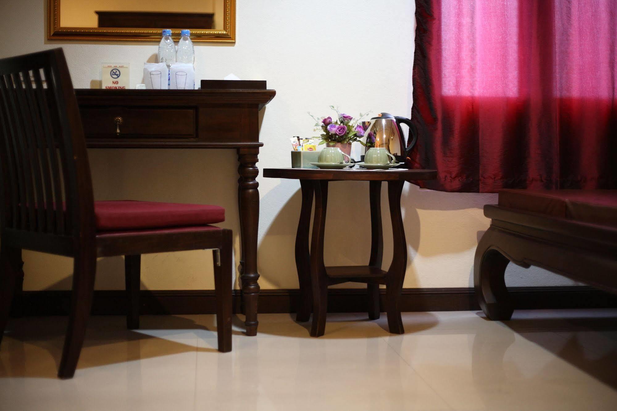 Na Thapae Hotel チエンマイ エクステリア 写真