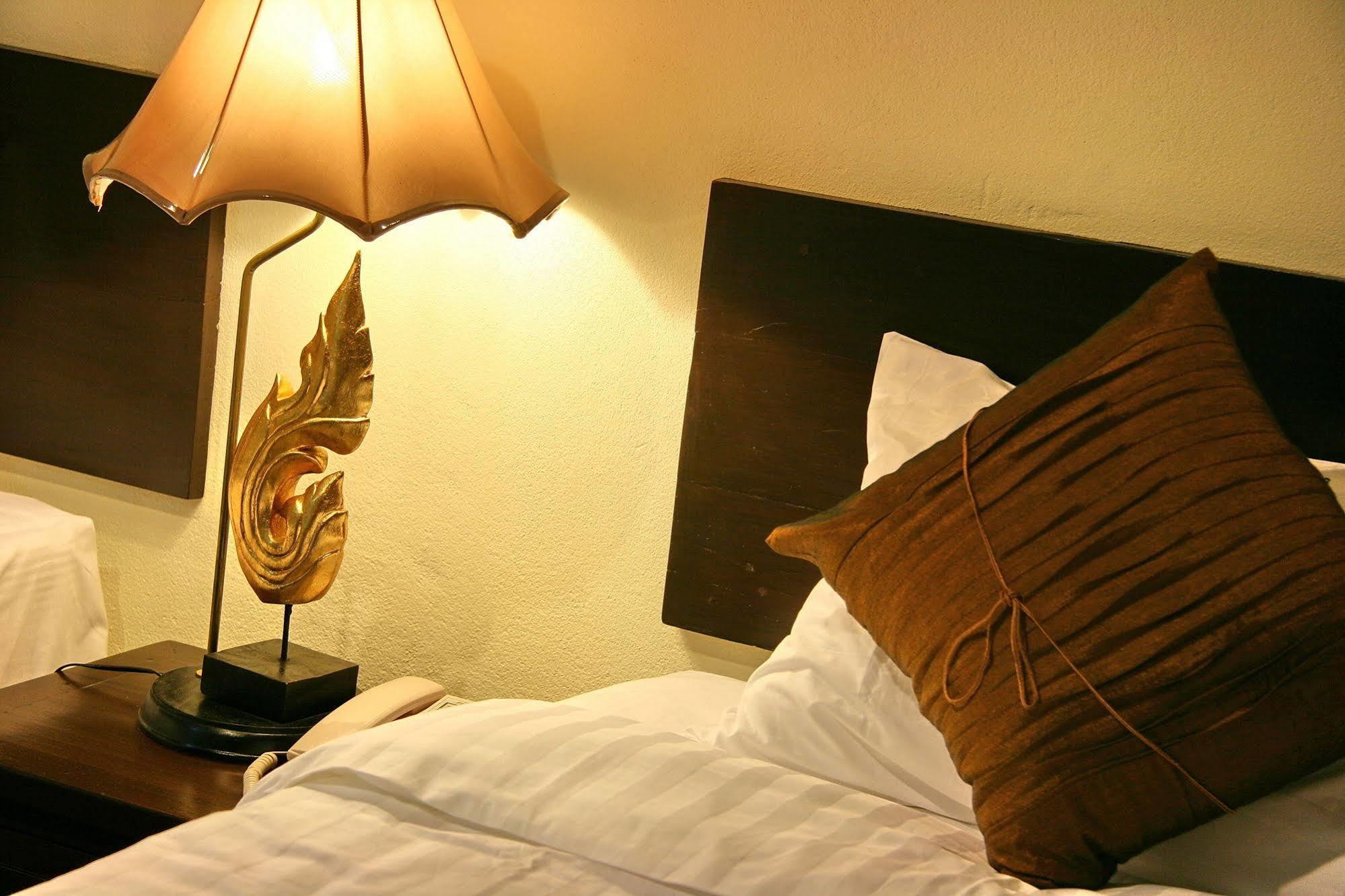 Na Thapae Hotel チエンマイ エクステリア 写真