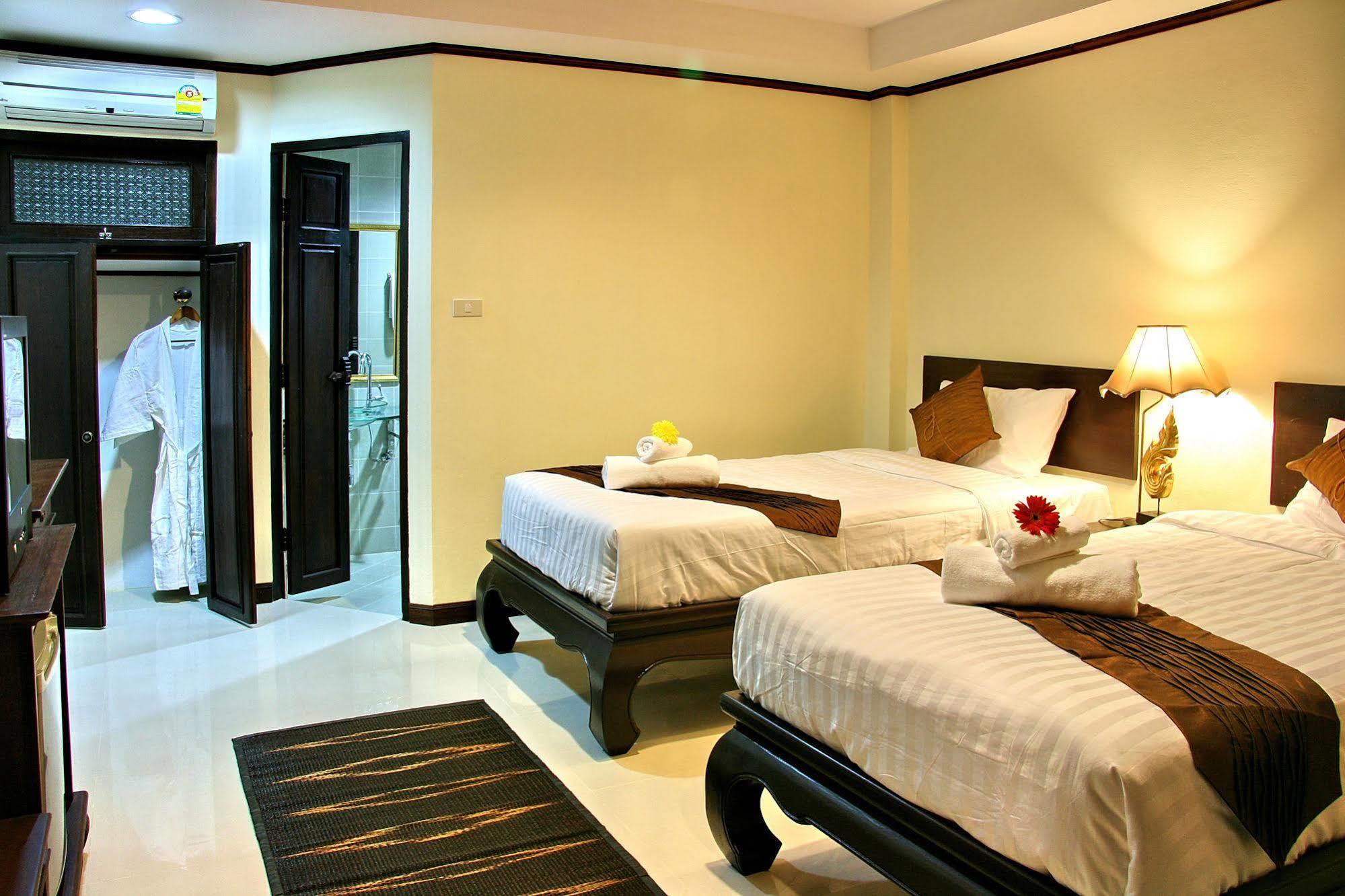 Na Thapae Hotel チエンマイ エクステリア 写真