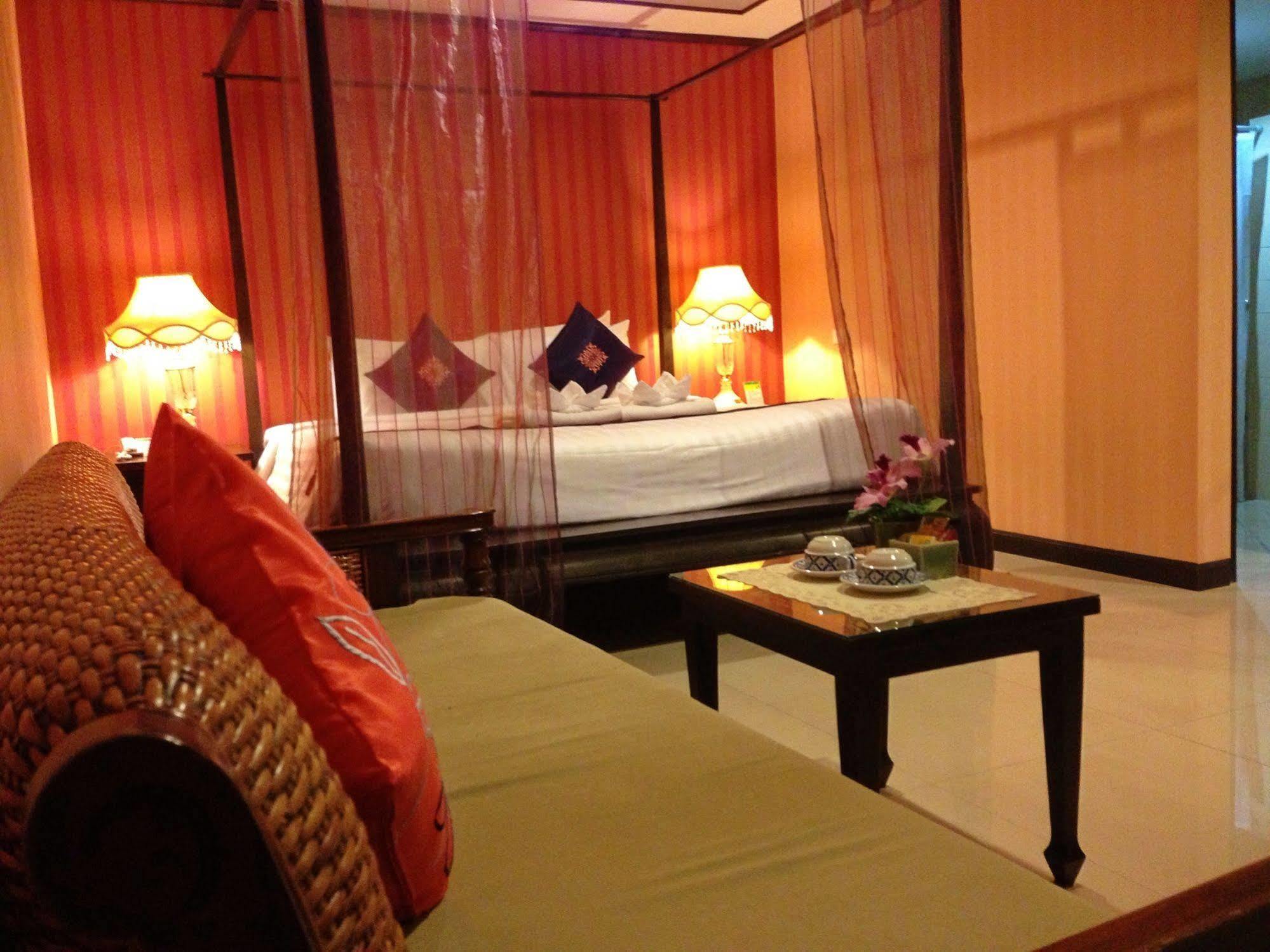 Na Thapae Hotel チエンマイ エクステリア 写真