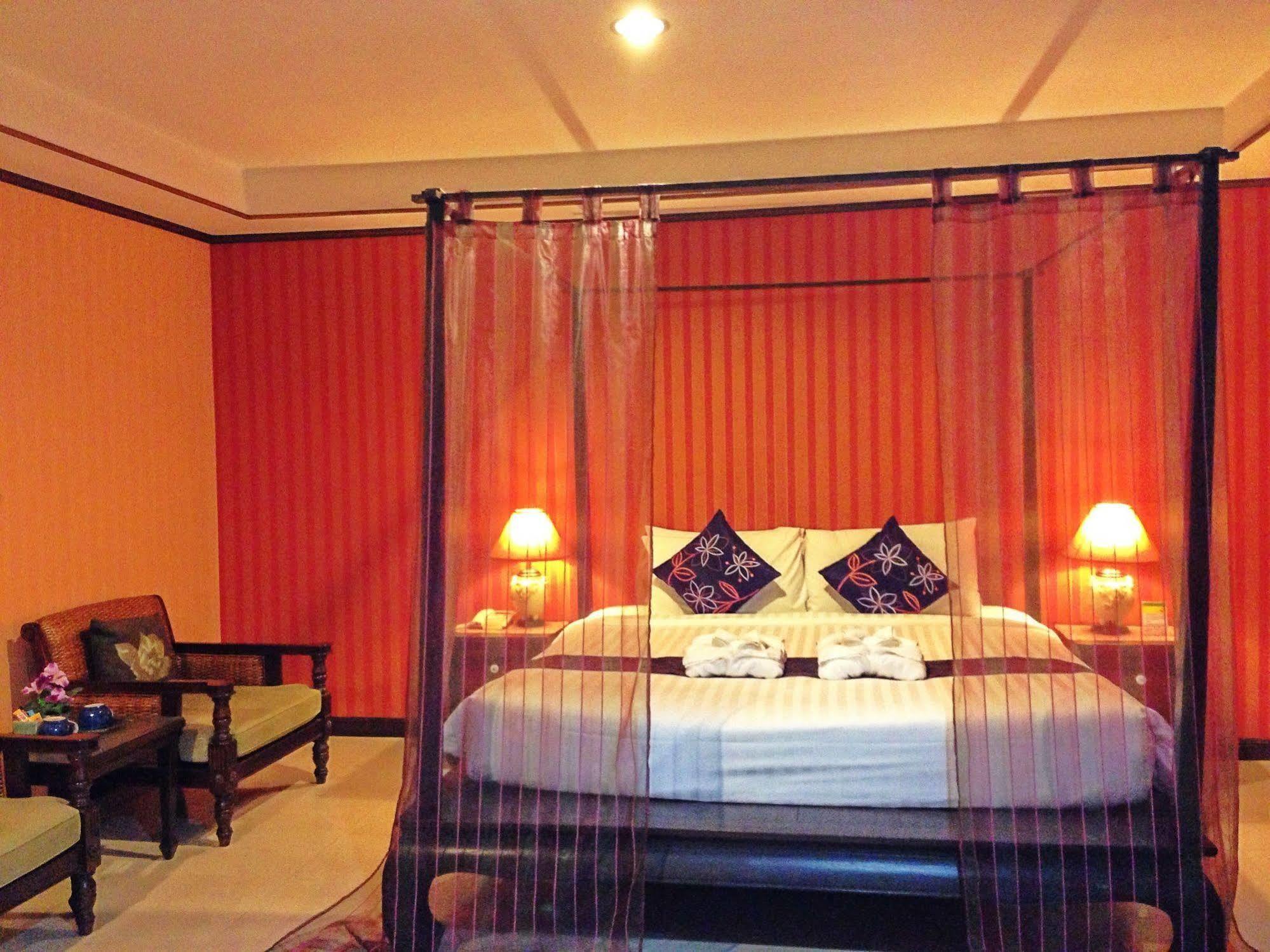 Na Thapae Hotel チエンマイ エクステリア 写真