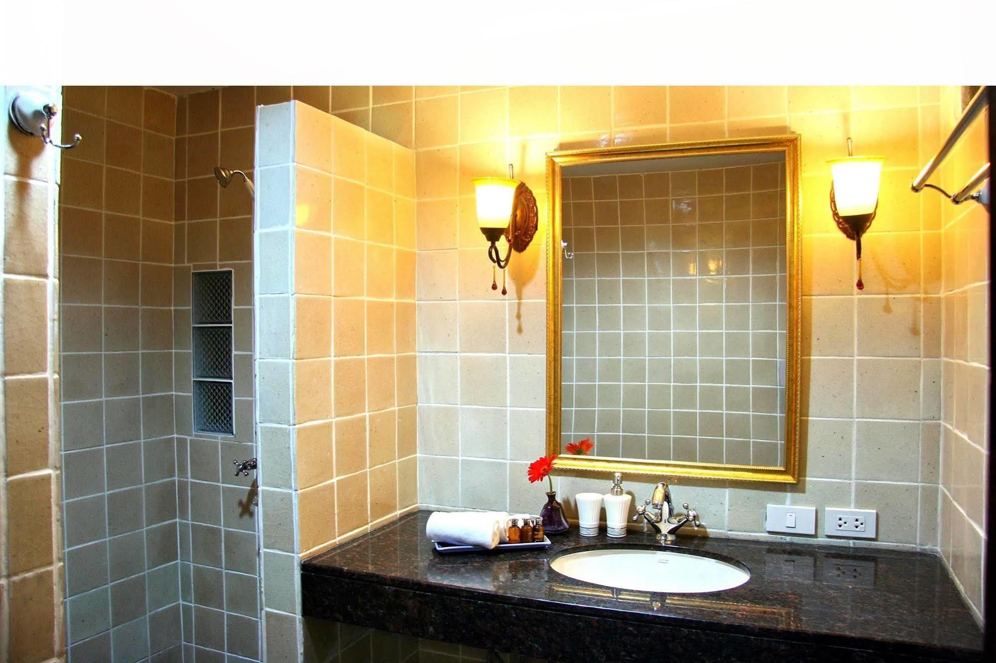 Na Thapae Hotel チエンマイ エクステリア 写真